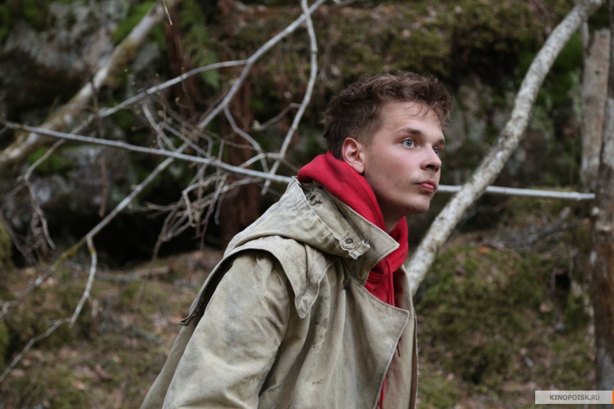 На Луне (2019)