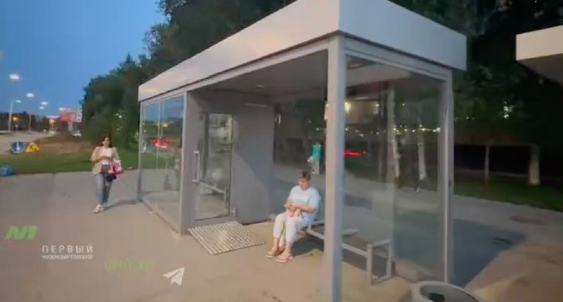 В Нижневартовске установили первую долгожданную теплую остановку