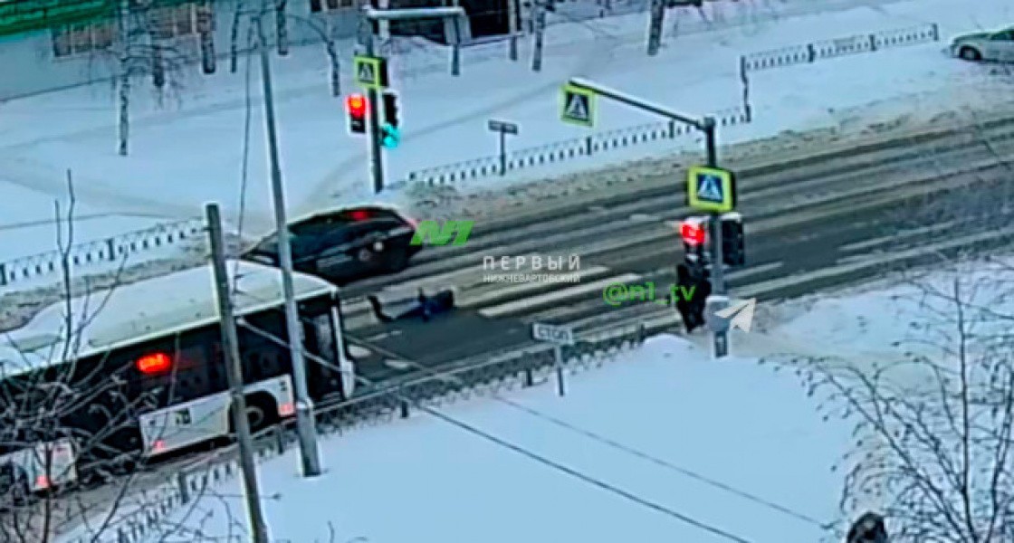 В Нижневартовске на пешеходном переходе сбили мужчину