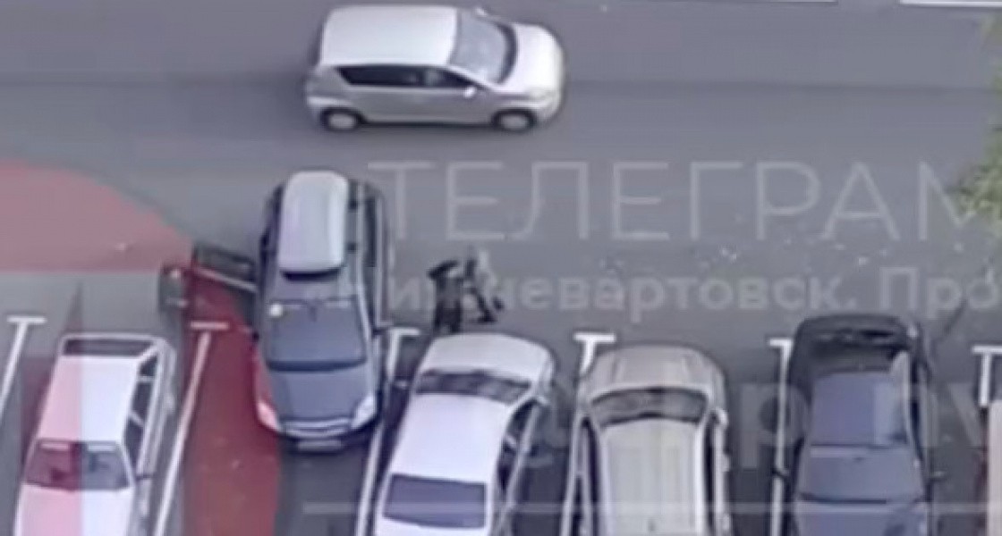 В Нижневартовске водители устроили разборки с ножом на парковке