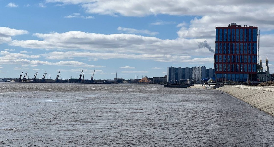 В Нижневартовске вода продолжает подниматься