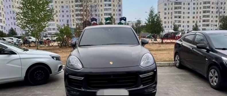 В Нижневартовске поймали двух аферистов, которые били дорогие машины ради денег