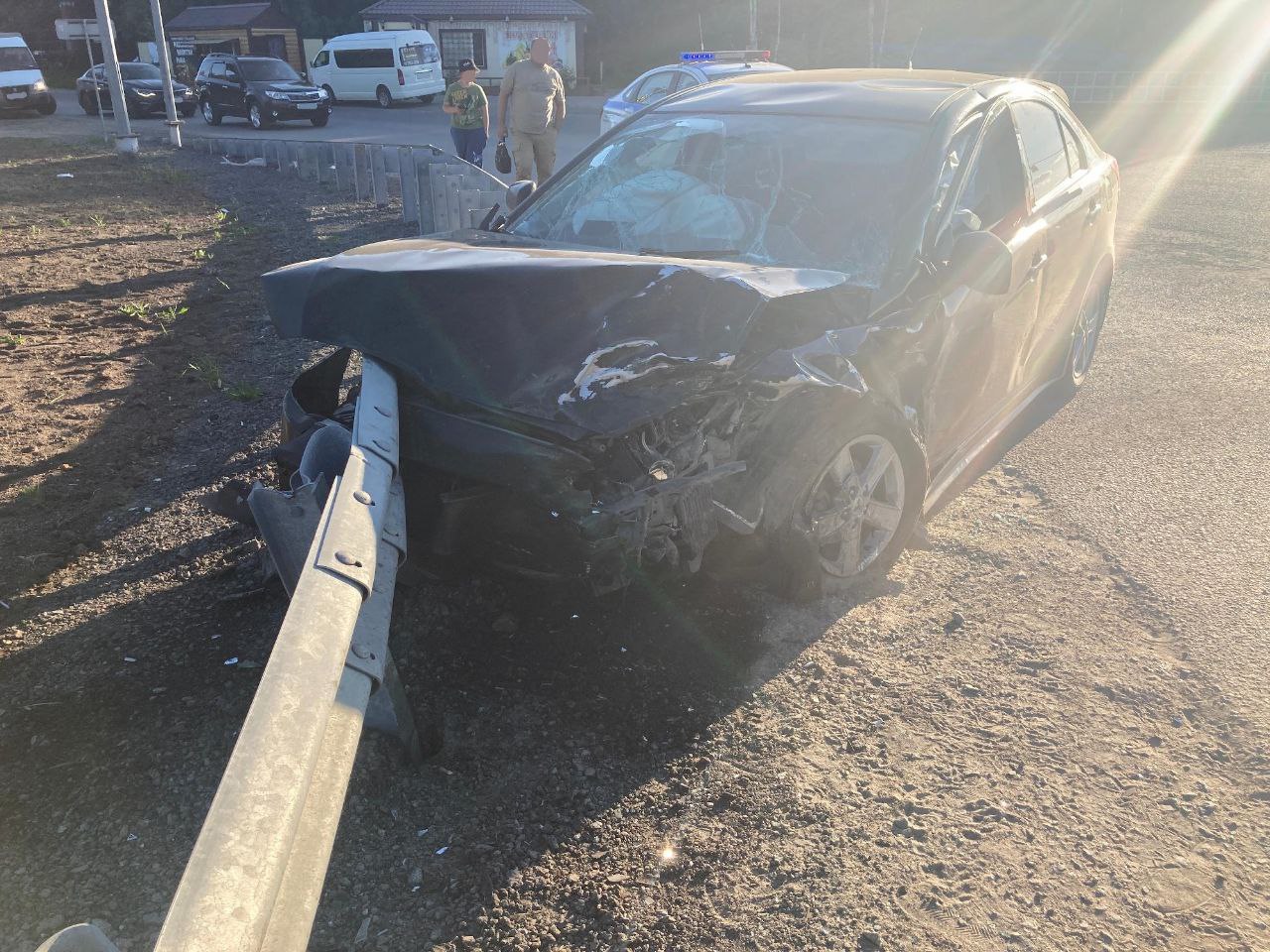 В Нижневартовске на повороте к кладбищу разбились два автомобиля