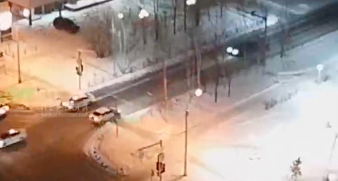 В Нижневартовске дерзкий гонщик сократил путь по встречке на односторонней улице
