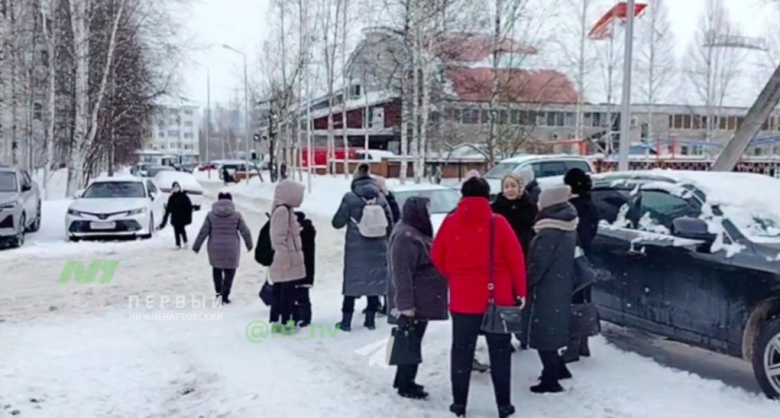 В школе Нижневартовска в очередной раз прошла внеплановая эвакуация