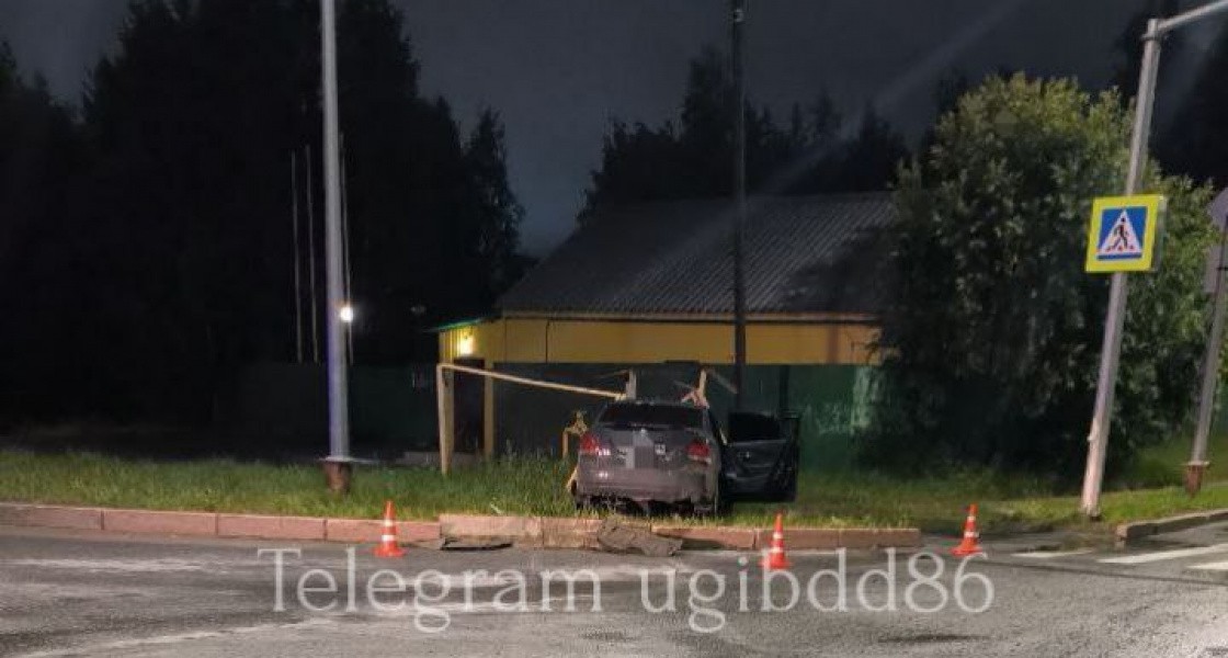 В Нижневартовске ночной гонщик чуть не снес газопровод