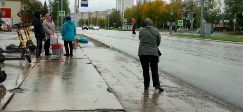В Нижневартовске замерзающие без остановки пассажиры автобусов могут погреться в аптеке за деньги