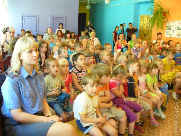 Интеллектуально-игровая программа «Приключения Знайки-Зазнайки, которые не знали дорожных знаков и правил дорожного движения» Интеллектуально-игровая программа «Приключения Знайки-Зазнайки, которые не знали дорожных знаков и правил дорожного движения»