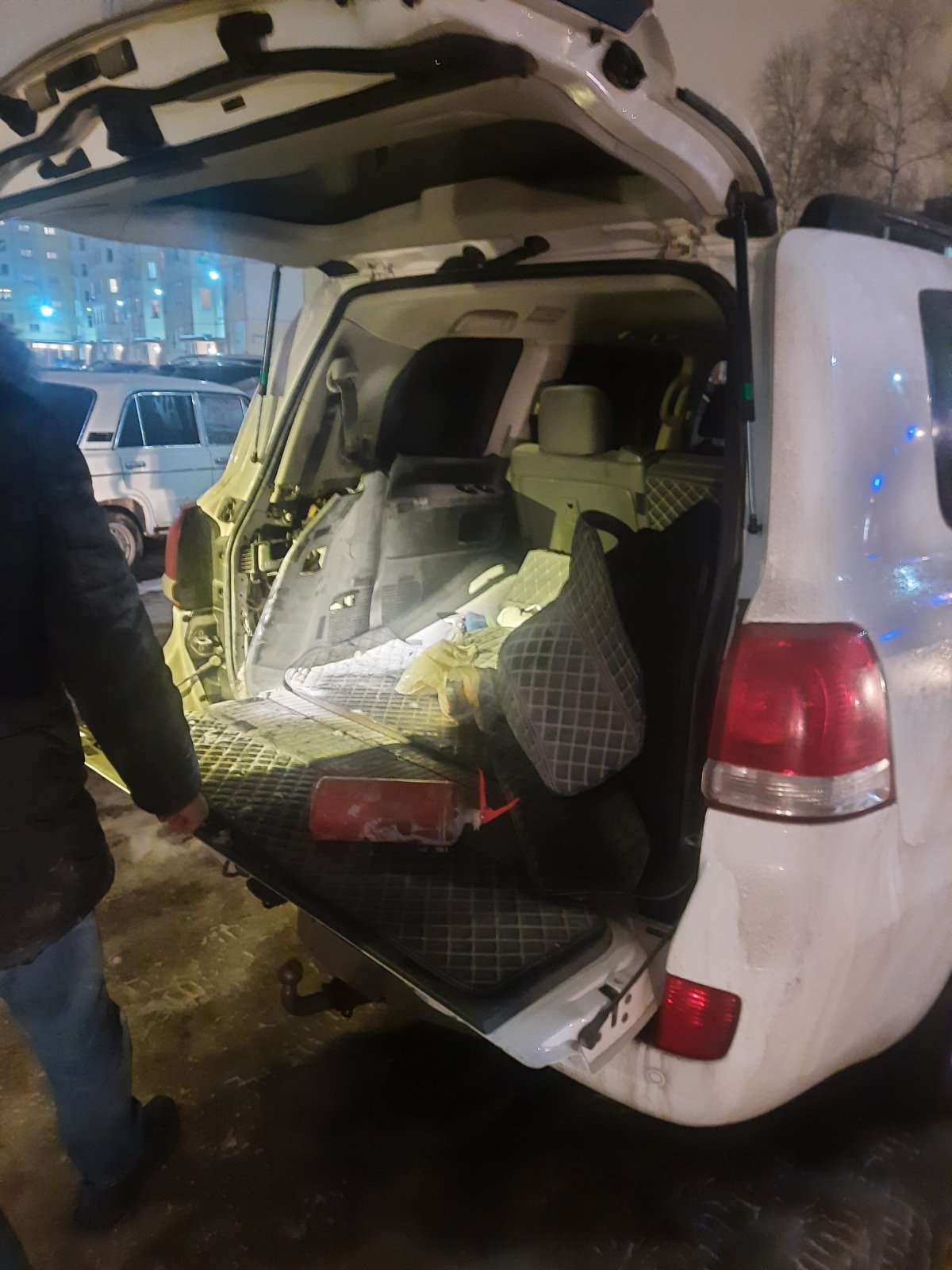 В Нижневартовске загорелся автомобиль