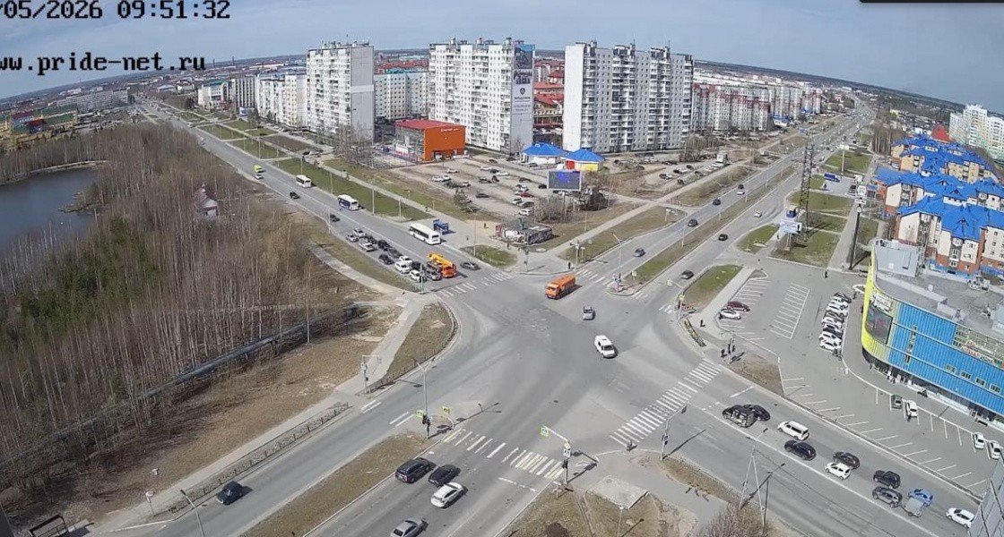 Шесть автобусов в Нижневартовске изменили маршрут из-за ремонта теплотрассы