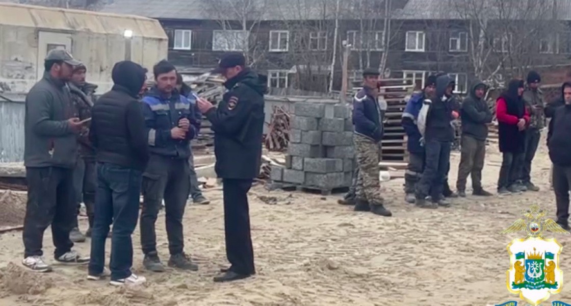 Житель Нижневартовска зарегистрировал в своей квартире 60 мигрантов