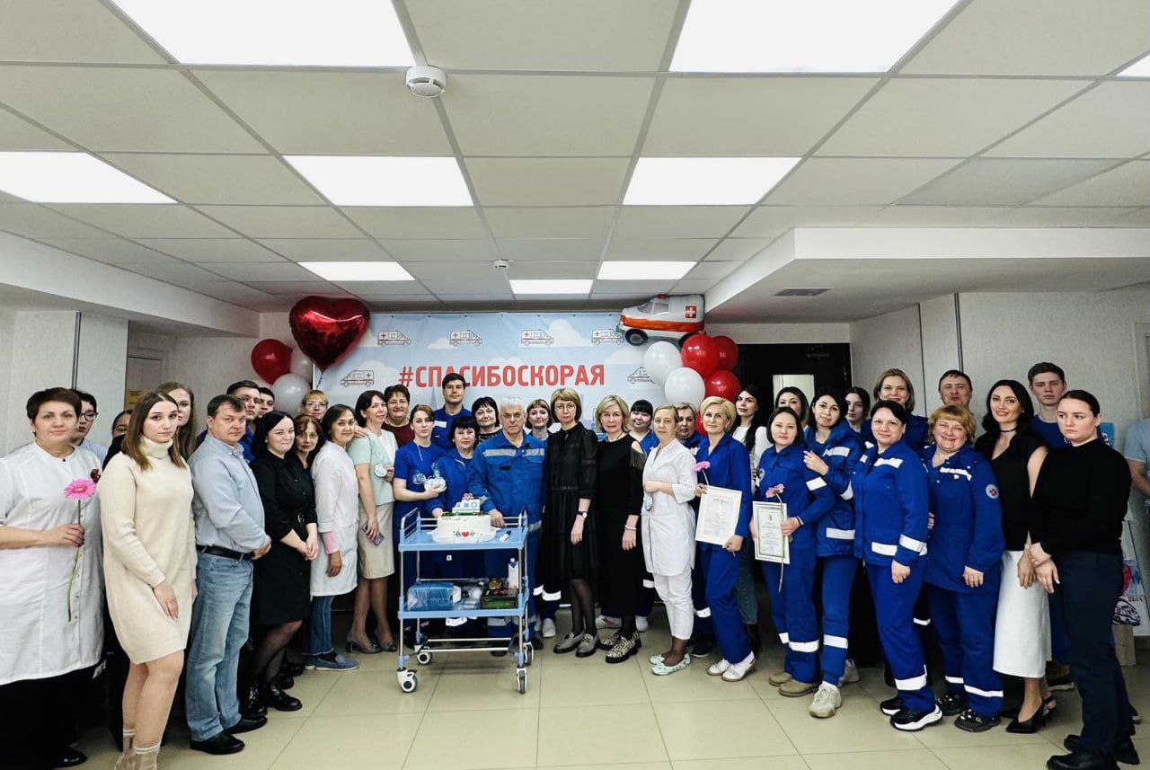 Глава Нижневартовска поздравил работников скорой помощи