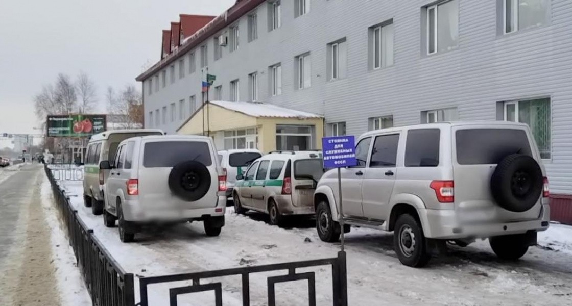 В Нижневартовске судебные приставы три года не работали с должниками должным образом