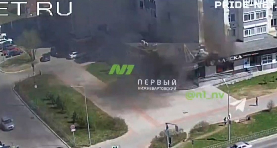 В центре Нижневартовска сгорел магазин одежды. ВИДЕО