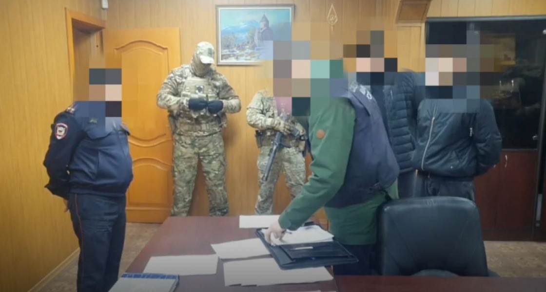 В ХМАО экс-начальнику отдела полиции грозит 10 лет за торговлю вещдоками