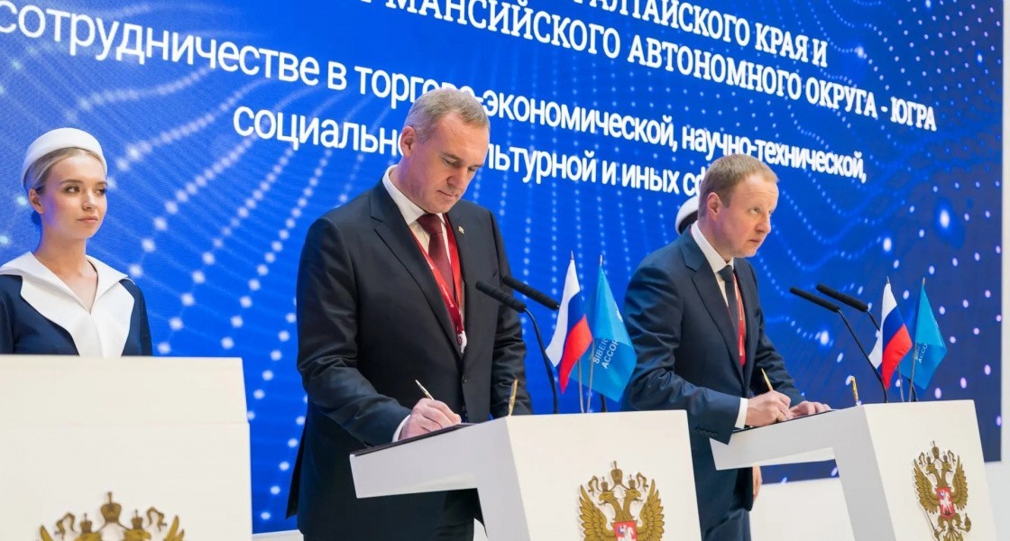 Губернатор ХМАО заключил соглашения о жилищном строительстве, развитии беспилотников и энергетики на ПМЭФ