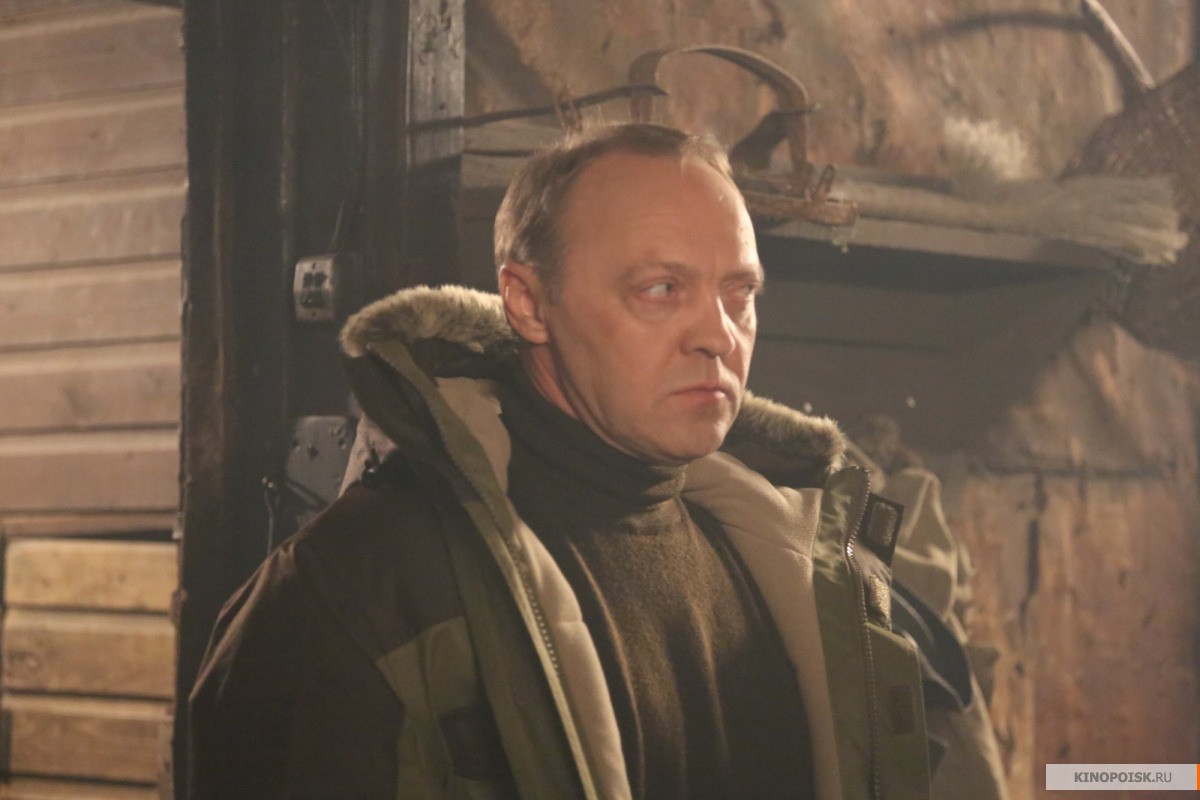 На Луне (2019)