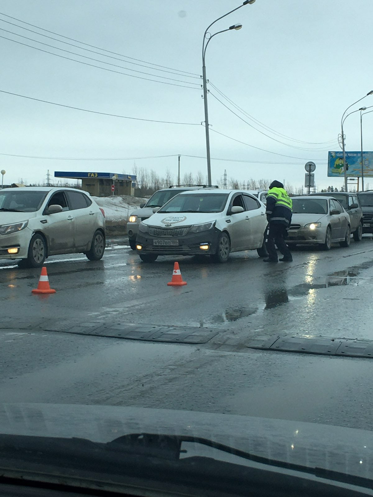КПП на въезде в Нижневартовск спровоцировали пробки. Комментарии водителей