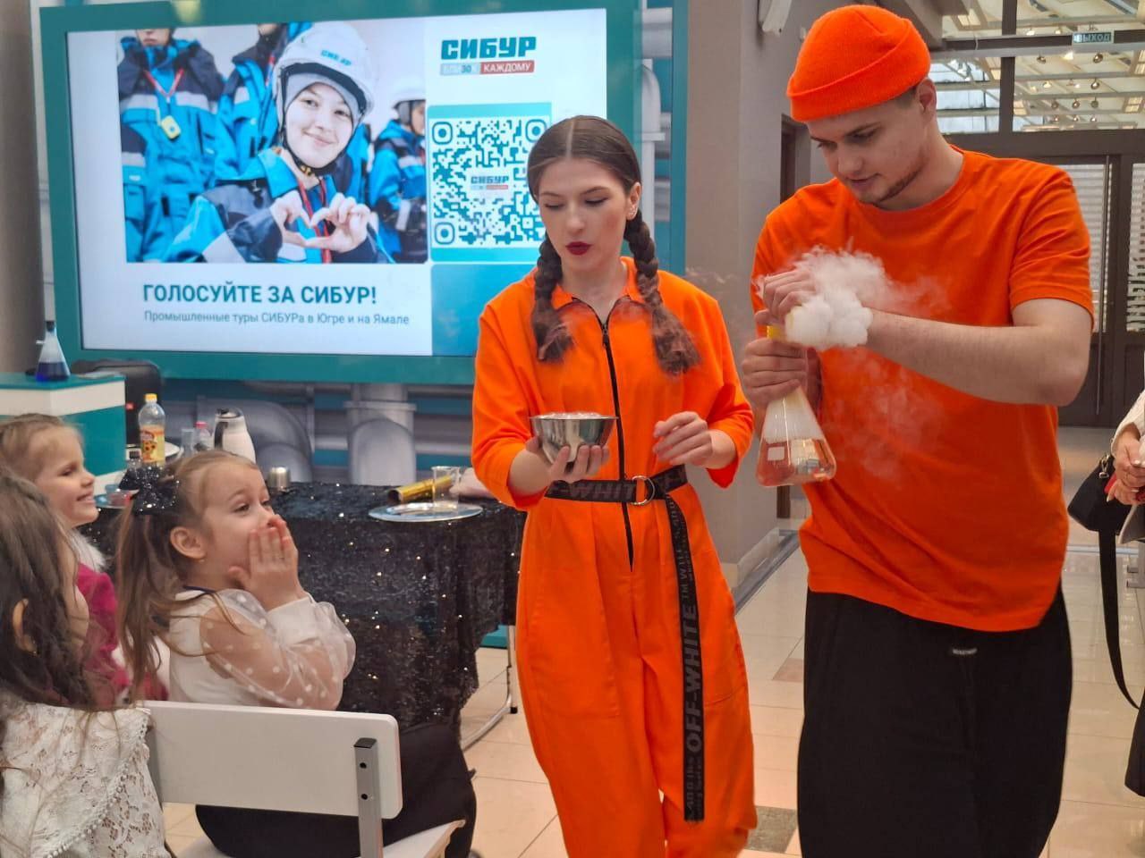 Школьники Нижневартовска увидели будущее региона в «Доме полимеров» СИБУРа