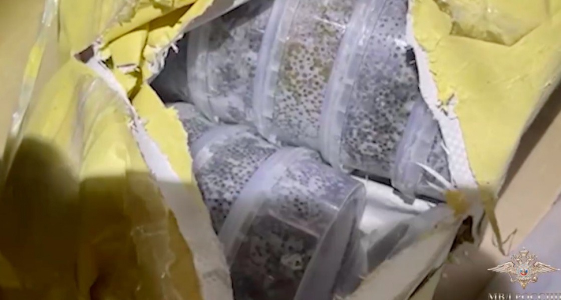 Дальнобойщик из ХМАО задержан в Хабаровске с 77 кг нелегальной черной икры