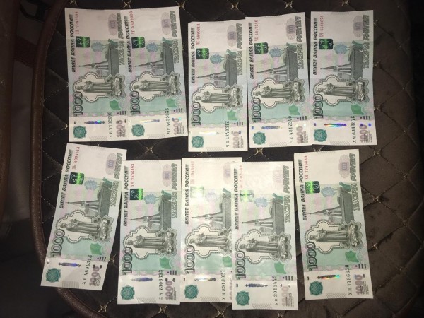 В Нижневартовске чиновника поймали на взятке