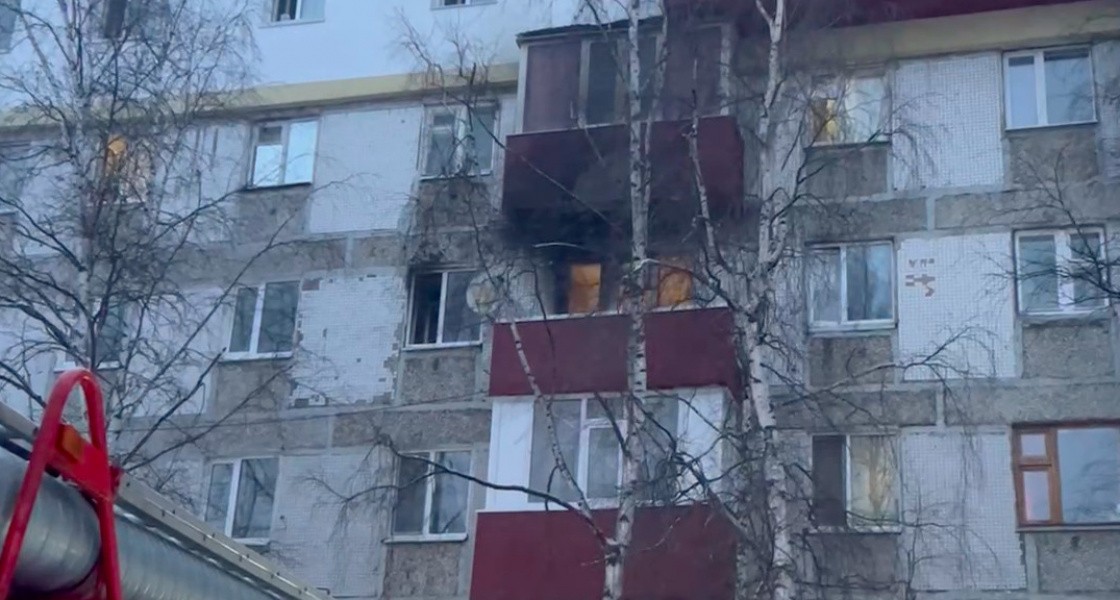 В Нижневартовске во время пожара сгорели две квартиры. ВИДЕО