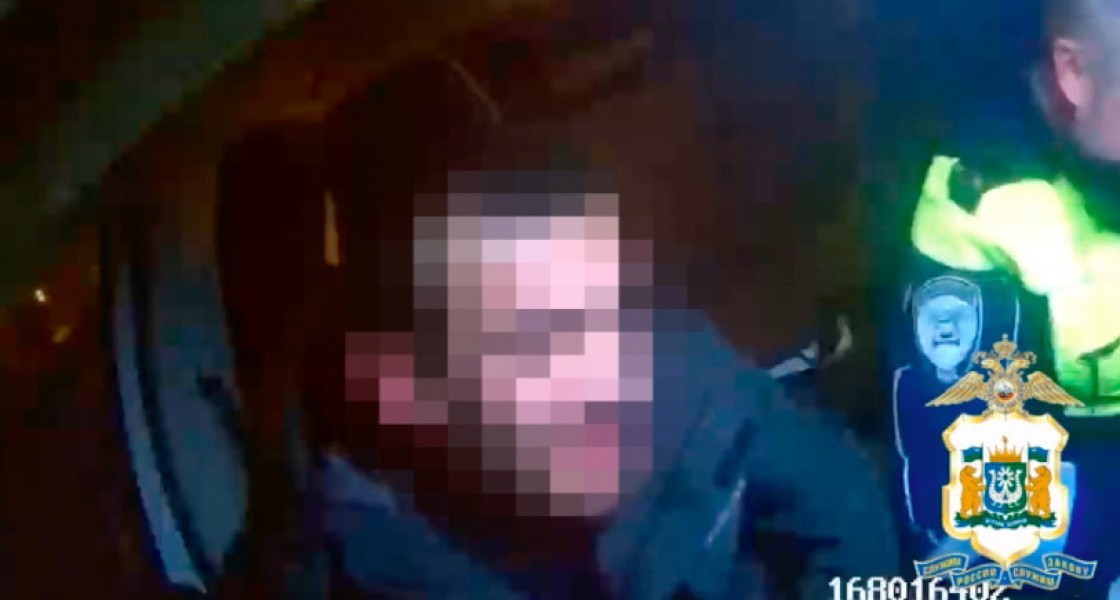 В Нижневартовске мигрант предложил полицейскому взятку. ВИДЕО