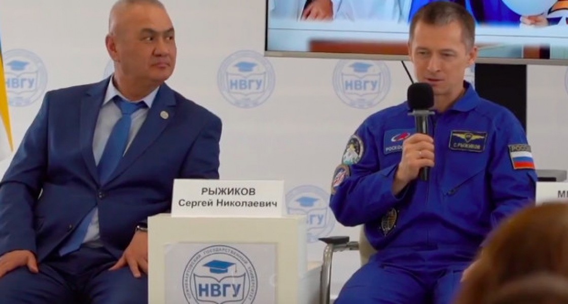В родной Нижневартовск прилетел знаменитый местный космонавт Сергей Рыжиков