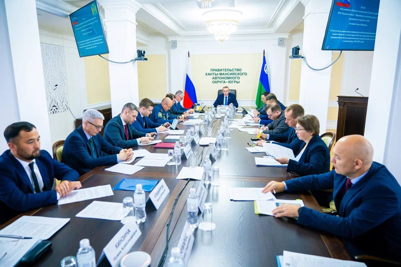 Губернатор ХМАО поручил дорожникам взять на особый контроль подготовку зимников и ледовых переправ
