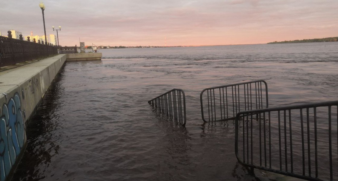 В Нижневартовске уровень воды продолжает снижаться