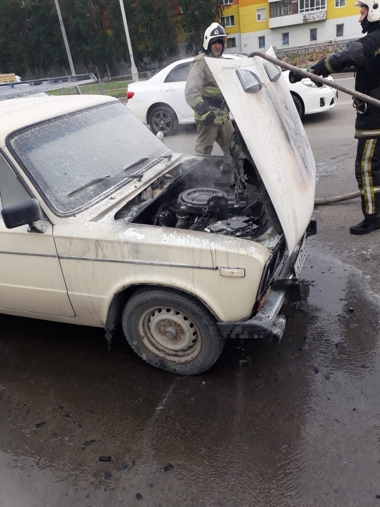 В Нижневартовске «ВАЗ» загорелся на ходу