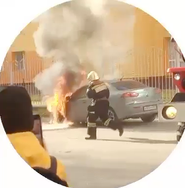 В Нижневартовске на глазах у беременных женщин сгорел автомобиль