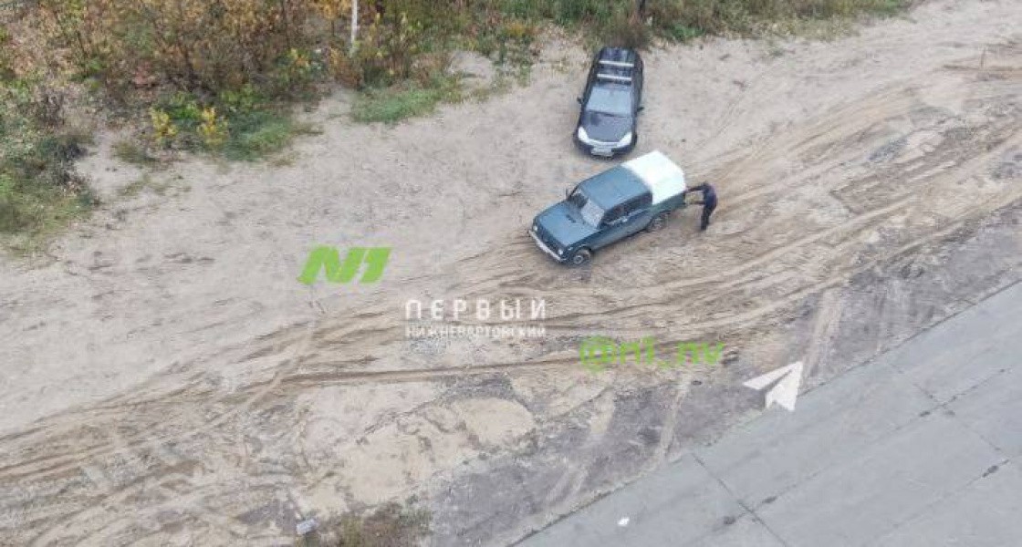 В Нижневартовске скандальный застройщик лишил жителей двух домов единственного выезда