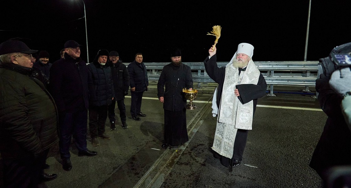 В ХМАО освятили новый мост через Обь