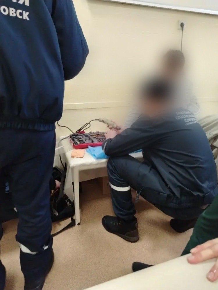 В Нижневартовске врачам пришлось вызывать спасателей, чтобы сохранить палец подростку