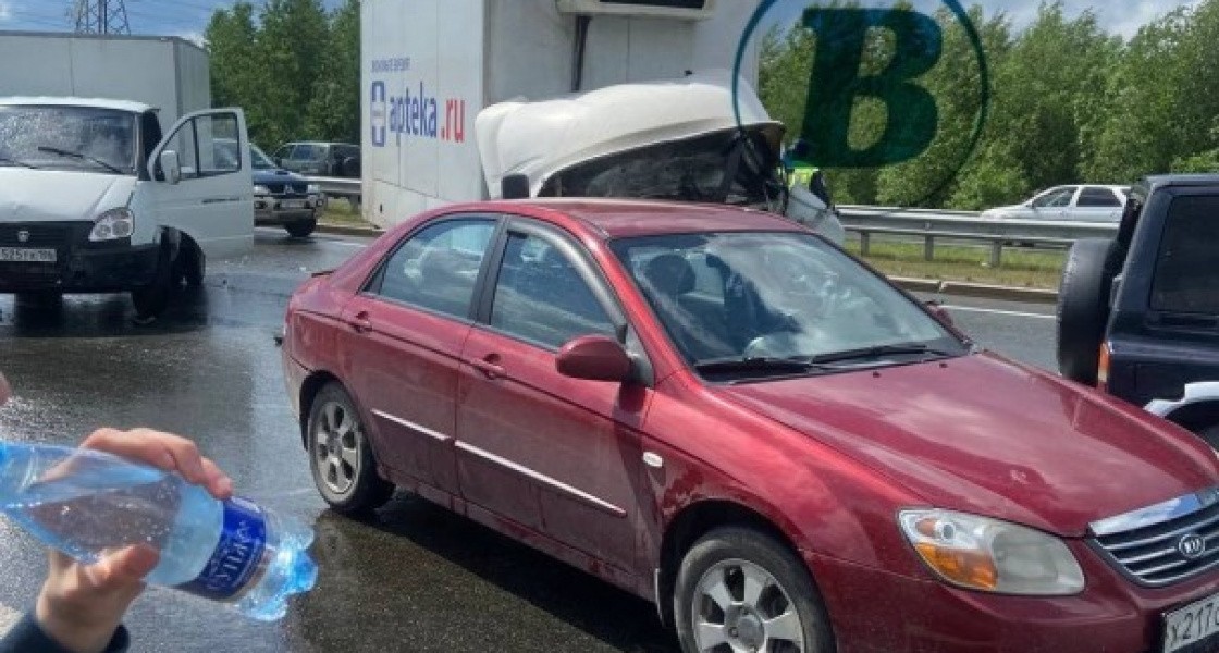 Жители Нижневартовска не могут попасть в аэропорт Сургута из-за двух смертельных ДТП
