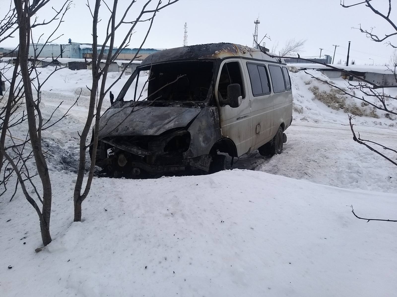 В Нижневартовске горели два автомобиля