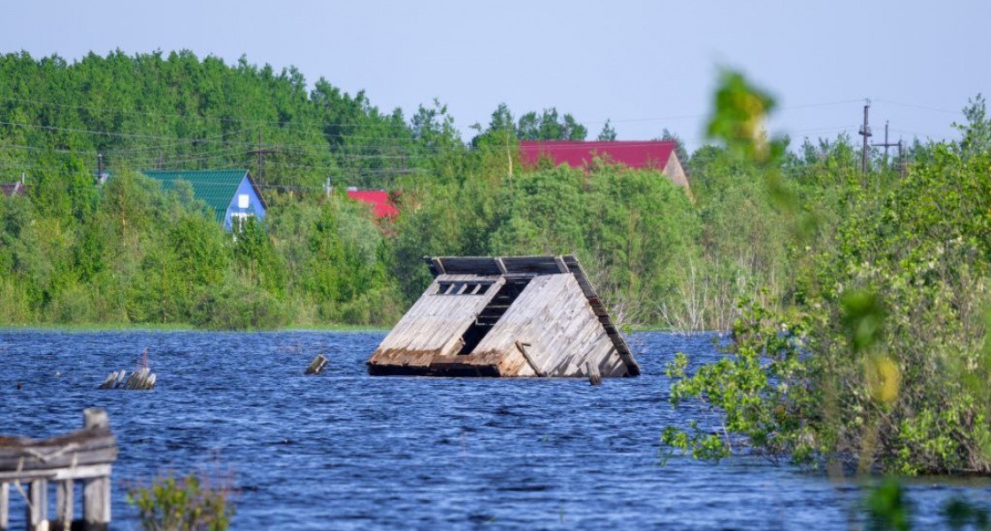 В Нижневартовске река поднялась и затопила больше 60 дачных участков