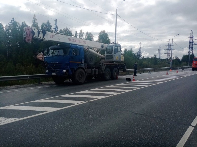 В Югре столкнулись автобус и автокран. Есть пострадавший