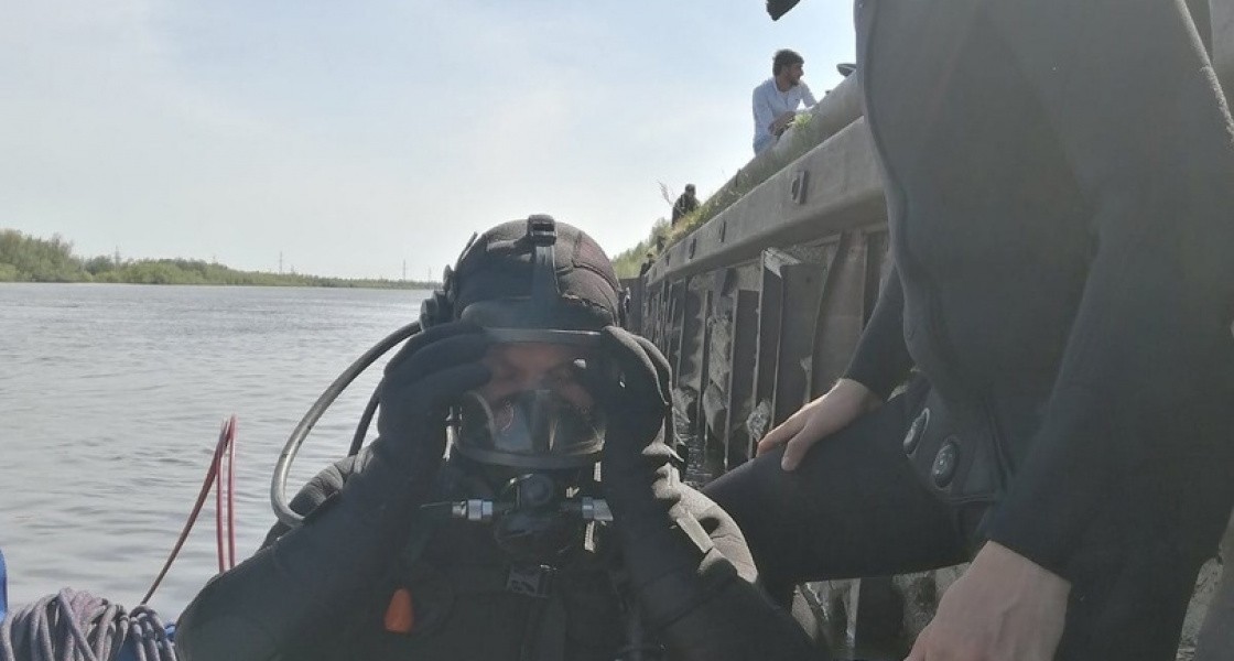 В ХМАО на дне реки обнаружили машину с трупом