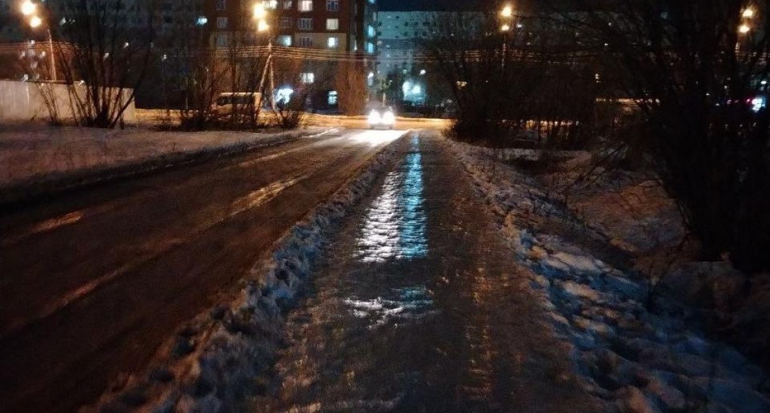 Жители Нижневартовска массово жалуются на страшный гололед на улицах города