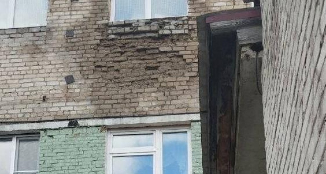 В Нижневартовске дети боятся идти в разрушающуюся школу