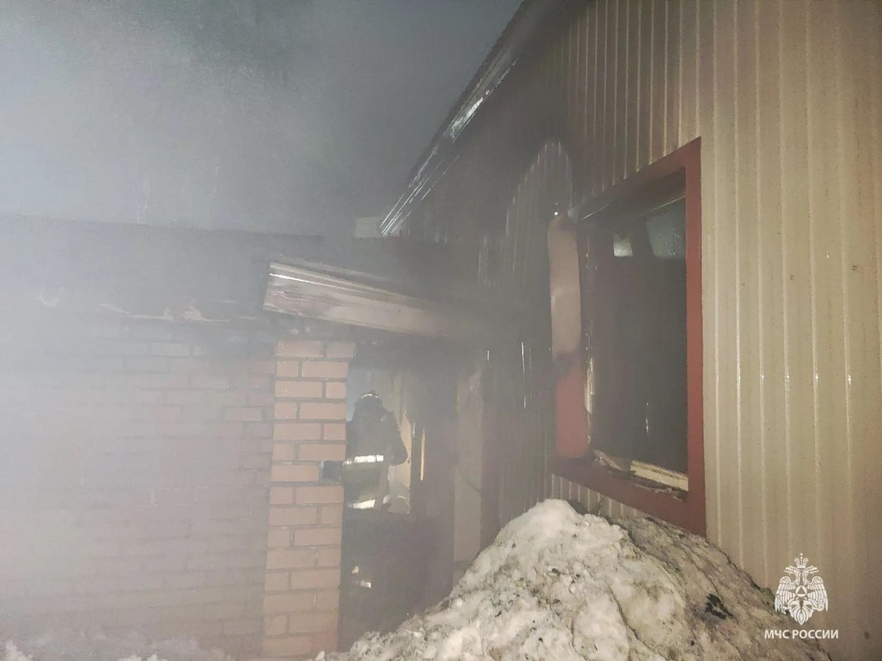 В Нижневартовске пожар унес жизнь человека