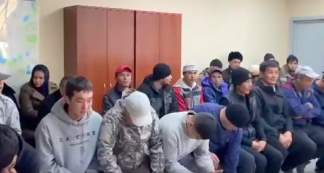 В Нижневартовске полицейские устроили облаву на мигрантов