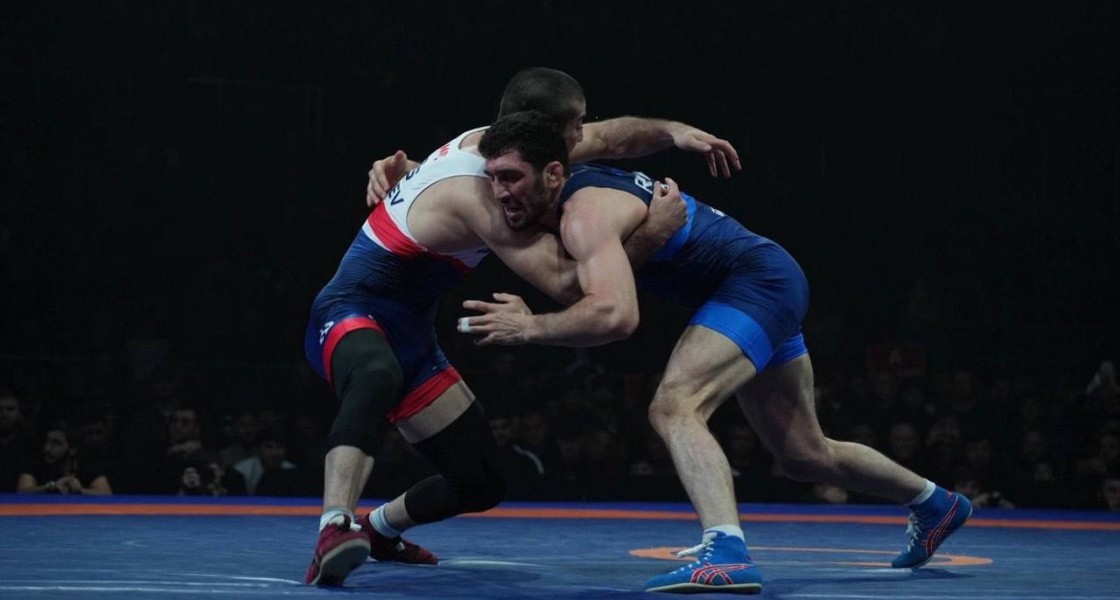 Олимпиец из Нижневартовска Заурбек Сидаков одержал победу над чемпионом России