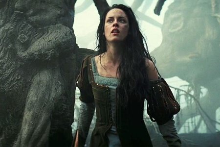 Белоснежка и охотник (2012)
