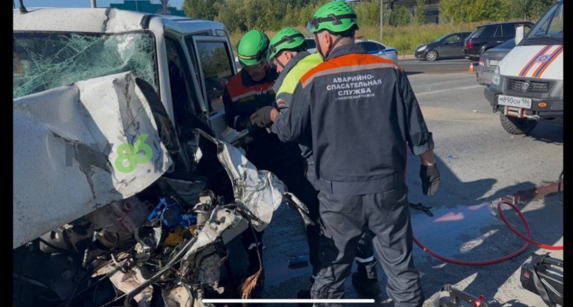 Жесткое ДТП парализовало движение на въезде в Нижневартовск
