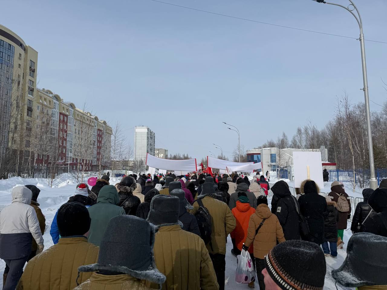 Нижневартовск отметил свое 54-летие демонстрацией и культпоходом