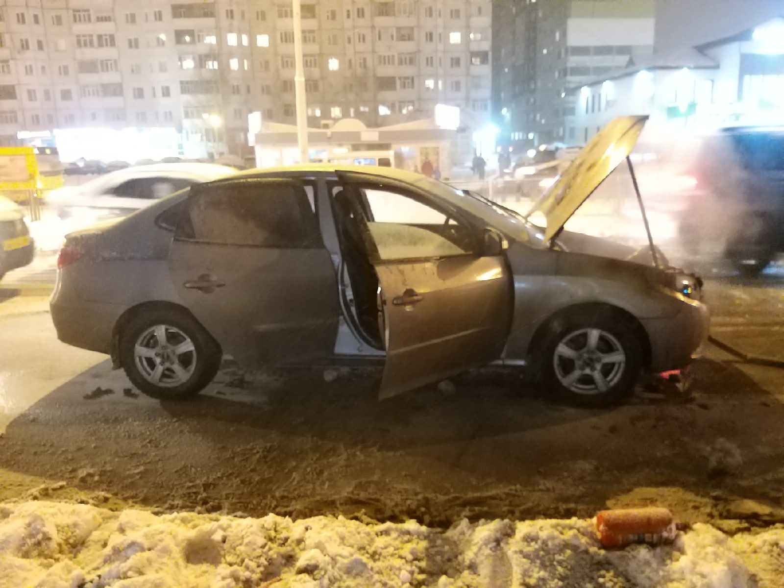 В Нижневартовске на ходу загорелся автомобиль