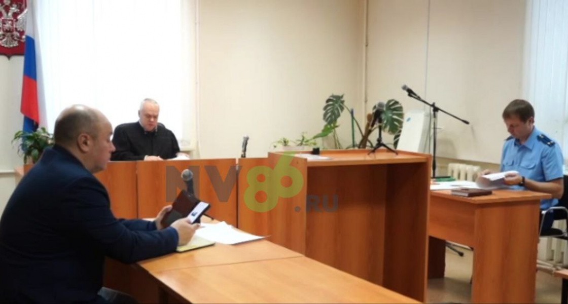 В Нижневартовске начались слушания по делу семнадцатилетнего лжеминёра